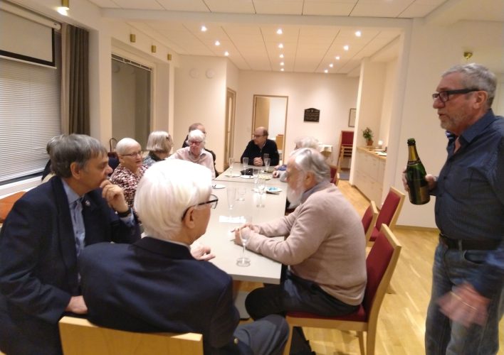 Skumvinsservering 3 Image